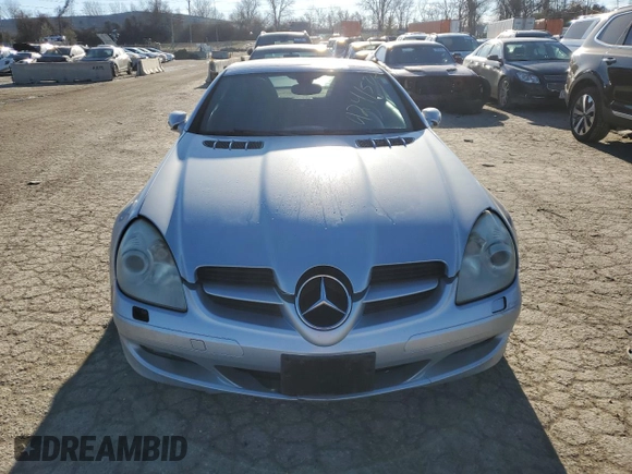 2006 Mercedes-Benz SLK 350 с VIN WDBWK56F56F119440, выставлен на аукционе Copart как лот 42415715 с пробегом 203 307 миль миль и Списание • Salvage title. История ставок и продаж доступна на DreamBid. Изображение 5.