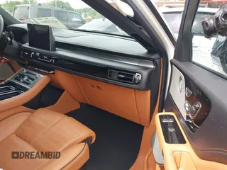 2022 Lincoln Aviator Black Label z VIN 5LM5J9XC9NGL11344, wystawiony jako IAAI lot #42131541 z przebiegiem 36 795 mil mil oraz . Historia ofert i sprzedaży dostępna na DreamBid. Obrazek 5.