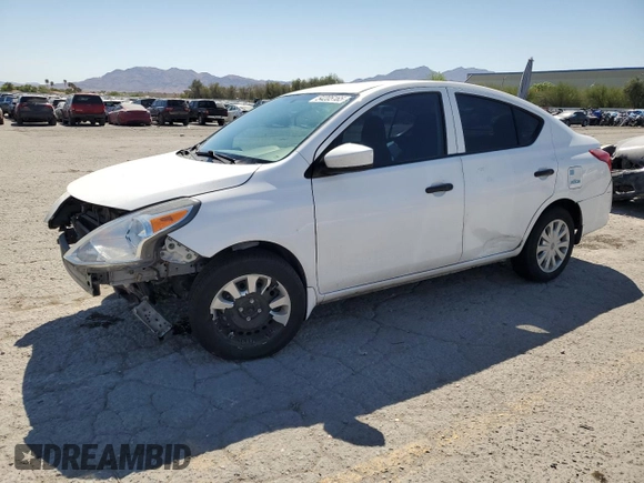 2017 Nissan Versa S z VIN 3N1CN7APXHL867247, wystawiony jako Copart lot #54205165 z przebiegiem 98 164 mil mil oraz Szkoda całkowita • Salvage title. Historia ofert i sprzedaży dostępna na DreamBid. Obrazek 1.