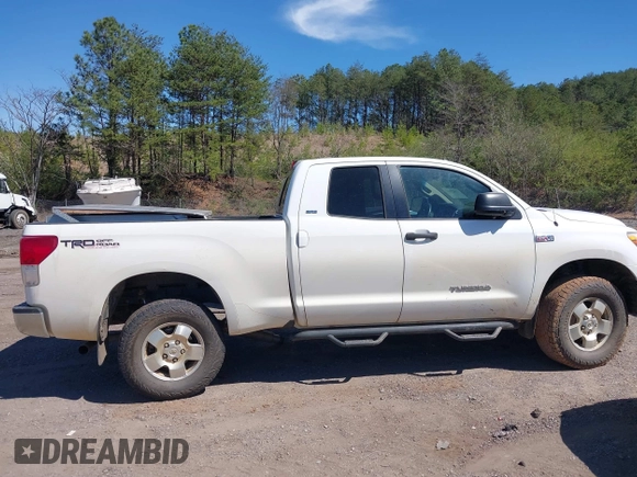 2010 Toyota Tundra z VIN 5TFUW5F15AX148425, wystawiony jako IAAI lot #41829616 z przebiegiem 125 623 mil mil oraz . Historia ofert i sprzedaży dostępna na DreamBid. Obrazek 13.