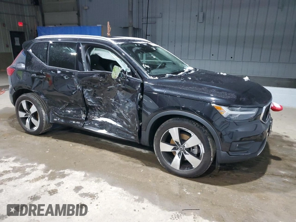 2021 Volvo XC40 Momentum z VIN YV4162UK2M2562967, wystawiony jako Copart lot #85643554 z przebiegiem 25 497 mil mil oraz Szkoda całkowita • Salvage title. Historia ofert i sprzedaży dostępna na DreamBid. Obrazek 4.