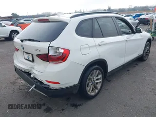 2015 BMW X1 xDrive28i z VIN WBAVL1C54FVY38101, wystawiony jako IAAI lot #41344120 z przebiegiem 130 000 mil mil oraz . Historia ofert i sprzedaży dostępna na DreamBid. Obrazek 4.