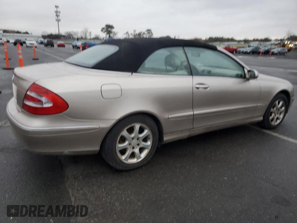 2004 Mercedes-Benz CLK 320 z VIN WDBTK65G24T009947, wystawiony jako Copart lot #85880954 z przebiegiem 64 922 mil mil oraz Tytuł czysty. Historia ofert i sprzedaży dostępna na DreamBid. Obrazek 3.