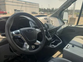 2017 Ford Transit z VIN 1FTYE1YM1HKA82547, wystawiony jako IAAI lot #42509645 z przebiegiem 312 474 mil mil oraz . Historia ofert i sprzedaży dostępna na DreamBid. Obrazek 30.