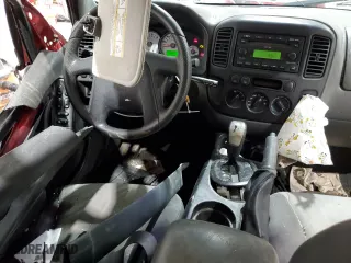 2007 Ford Escape XLS with VIN 1FMYU02Z97KB27598, listed as a Copart auction lot 46576825 with 118,021 mi miles and Salvage Title. Bid and sale history available at carsss.com. Image 8.
