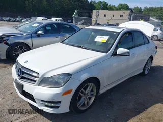 2014 Mercedes-Benz C 300 Sport z VIN WDDGF8AB0EA949700, wystawiony jako IAAI lot #42384242 z przebiegiem 136 445 mil mil oraz . Historia ofert i sprzedaży dostępna na DreamBid. Obrazek 18.