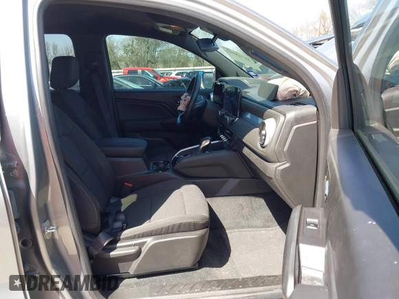 2023 Chevrolet Colorado 2WD LT z VIN 1GCPSCEK4P1231718, wystawiony jako IAAI lot #41718041 z przebiegiem 4 380 mil mil oraz . Historia ofert i sprzedaży dostępna na DreamBid. Obrazek 5.