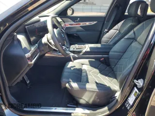 2024 BMW 7 Series 760i xDrive z VIN WBA33EJ05RCS69054, wystawiony jako Copart lot #52484995 z przebiegiem 11 101 mil mil oraz Szkoda całkowita • Salvage title. Historia ofert i sprzedaży dostępna na DreamBid. Obrazek 7.