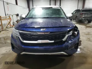 2021 Kia Seltos S z VIN KNDEUCAA9M7172365, wystawiony jako Copart lot #59109205 z przebiegiem 110 469 mil mil oraz Szkoda całkowita • Salvage title. Historia ofert i sprzedaży dostępna na DreamBid. Obrazek 5.