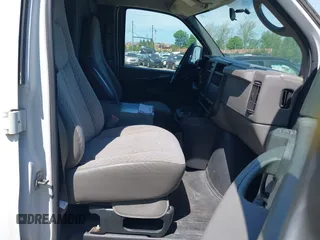 2006 GMC Savana Cargo with VIN 1GTGG25V661219848, listed as a IAAI auction lot 42142102 with 157,262 mi miles and . Bid and sale history available at carsss.com. Image 5.
