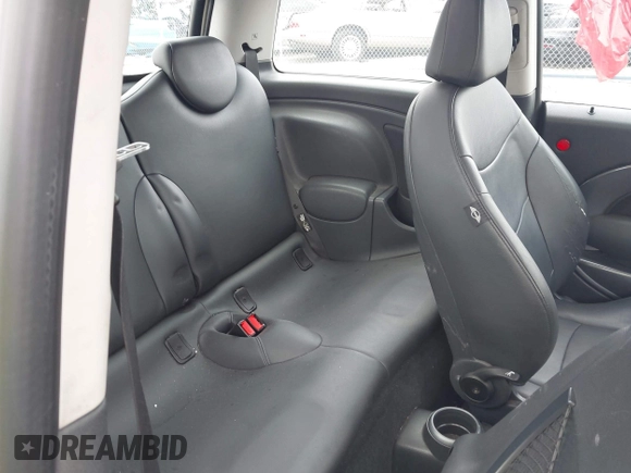 2006 MINI Hardtop with VIN WMWRC33566TK73763, listed as a IAAI auction lot 42782654 with 103,751 mi miles and . Bid and sale history available at DreamBid. Image 8.