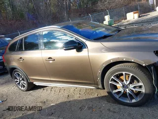 2016 Volvo V60 Cross Country T5 with VIN YV4612HK1G1018856, listed as a IAAI auction lot 41033744 with 120,451 mi miles. Bid and sale history available at carsss.com. Image 14.