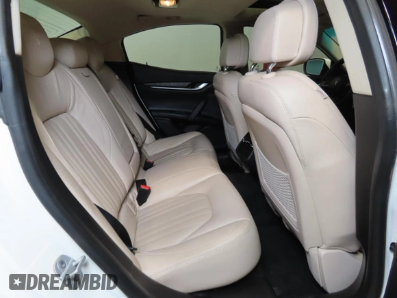 2014 Maserati Ghibli S Q4 z VIN ZAM57RTA7E1094580, wystawiony jako Copart lot #52009445 z przebiegiem 79 463 mil mil oraz Szkoda całkowita • Salvage title. Historia ofert i sprzedaży dostępna na DreamBid. Obrazek 6.