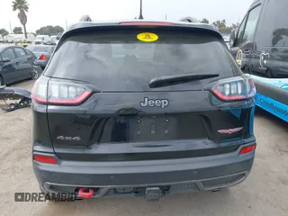 2019 Jeep Cherokee Trailhawk with VIN 1C4PJMBX6KD232515, listed as a IAAI auction lot 39495367 with 53,293 mi miles and . Bid and sale history available at DreamBid. Image 17.