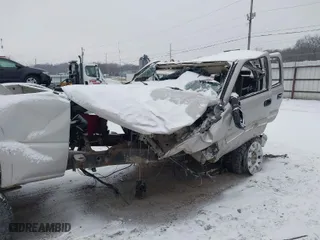 2006 Chevrolet Silverado 2500HD Work Truck with VIN 1GCHK23236F122055, listed as a IAAI auction lot 41301377 with 1 mi miles. Bid and sale history available at carsss.com. Image 6.