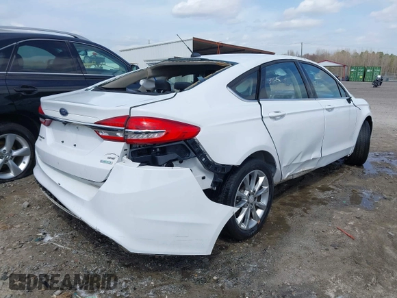 2017 Ford Fusion SE with VIN 3FA6P0H77HR148445, listed as a IAAI auction lot 41845087 with 186,384 mi miles. Bid and sale history available at carsss.com. Image 4.