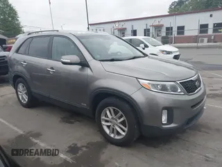 2015 Kia Sorento LX with VIN 5XYKTCA69FG572045, listed as a IAAI auction lot 41960132 with 152,400 mi miles. Bid and sale history available at carsss.com. Image 13.