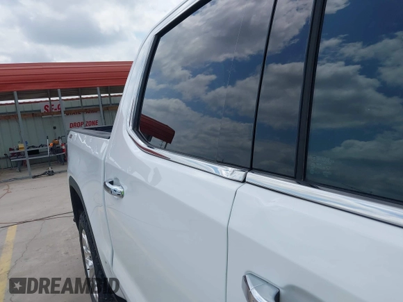 2019 GMC Sierra 1500 SLT z VIN 3GTU9DED4KG197425, wystawiony jako IAAI lot #42105713 z przebiegiem 103 061 mil mil oraz . Historia ofert i sprzedaży dostępna na DreamBid. Obrazek 18.