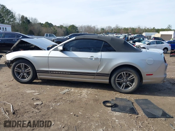 2013 Ford Mustang V6 z VIN 1ZVBP8EM9D5236439, wystawiony jako IAAI lot #41332666 z przebiegiem 156 371 mil mil oraz . Historia ofert i sprzedaży dostępna na DreamBid. Obrazek 14.