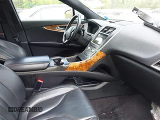 2016 Lincoln MKX Select z VIN 2LMTJ8KR2GBL62540, wystawiony jako IAAI lot #42260777 z przebiegiem 107 549 mil mil oraz . Historia ofert i sprzedaży dostępna na DreamBid. Obrazek 5.