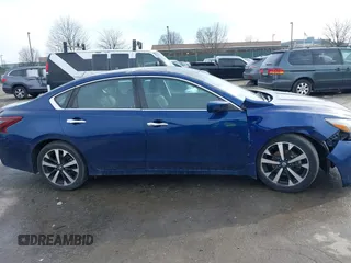 2018 Nissan Altima 2.5 SR with VIN 1N4AL3AP3JC101421, listed as a IAAI auction lot 41482620 with 101,431 mi miles. Bid and sale history available at carsss.com. Image 13.
