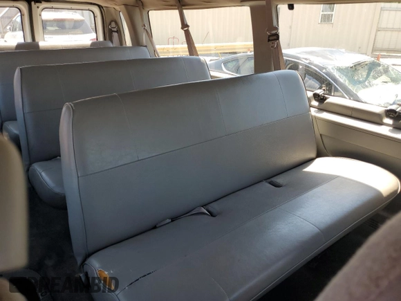 1998 Ford Econoline Wagon XL z VIN 1FBSS31L6WHB61464, wystawiony jako Copart lot #53628534 z przebiegiem 115 866 mil mil oraz Szkoda całkowita • Salvage title. Historia ofert i sprzedaży dostępna na DreamBid. Obrazek 11.