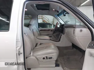 2006 Cadillac Escalade z VIN 1GYEK63N26R124862, wystawiony jako IAAI lot #42073868 z przebiegiem 244 070 mil mil oraz . Historia ofert i sprzedaży dostępna na DreamBid. Obrazek 5.