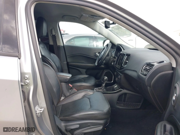 2019 Jeep Compass Limited with VIN 3C4NJCCB9KT793631, listed as a IAAI auction lot 41933473 with 124,216 mi miles. Bid and sale history available at carsss.com. Image 5.