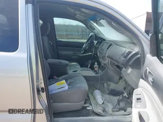 2014 Toyota Tacoma with VIN 5TFUU4ENXEX095733, listed as a IAAI auction lot 41698831 with Not Provided miles. Bid and sale history available at carsss.com. Image 5.