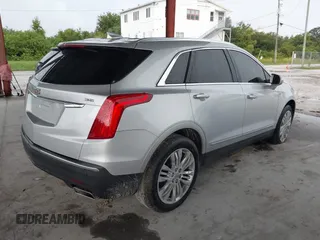 2018 Cadillac XT5 Premium Luxury FWD z VIN 1GYKNERS7JZ214504, wystawiony jako IAAI lot #40067507 z przebiegiem Nie podano mil oraz . Historia ofert i sprzedaży dostępna na DreamBid. Obrazek 4.