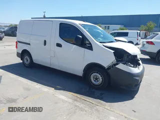 2015 Nissan NV200 SV z VIN 3N6CM0KN1FK729228, wystawiony jako IAAI lot #42320439 z przebiegiem 192 757 mil mil oraz . Historia ofert i sprzedaży dostępna na DreamBid. Obrazek 1.