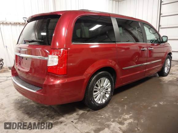 2015 Chrysler Town & Country Touring-L with VIN 2C4RC1CG4FR590814, listed as a IAAI auction lot 41703050 with 97,470 mi miles. Bid and sale history available at carsss.com. Image 4.