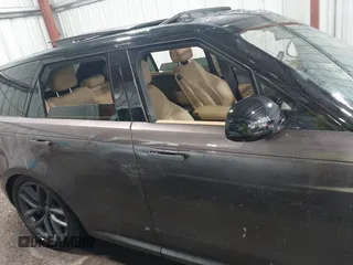 2024 Land Rover Range Rover Sport SE with VIN SAL1P9EU6RA170735, listed as a IAAI auction lot 42647850 with 8,906 mi miles and . Bid and sale history available at DreamBid. Image 12.