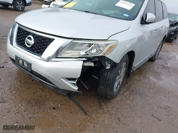 2014 Nissan Pathfinder SV with VIN 5N1AR2MN8EC663054, listed as a IAAI auction lot 41023768 with 177,994 mi miles. Bid and sale history available at carsss.com. Image 6.