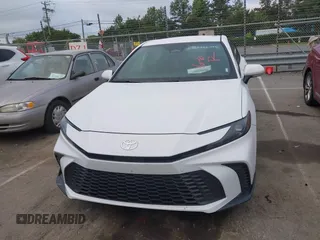 2025 Toyota Camry LE z VIN 4T1DAACK7SU152544, wystawiony jako IAAI lot #42489001 z przebiegiem 1 308 mil mil oraz . Historia ofert i sprzedaży dostępna na DreamBid. Obrazek 12.