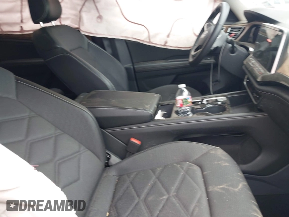 2024 Volkswagen Atlas SE with VIN 1V2WR2CA3RC567670, listed as a IAAI auction lot 42719550 with 36,623 mi miles and . Bid and sale history available at DreamBid. Image 5.