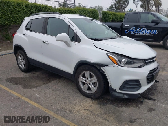2020 Chevrolet Trax LT with VIN KL7CJLSB7LB008290, listed as a IAAI auction lot 42030672 with 50,739 mi miles. Bid and sale history available at carsss.com. Image 1.