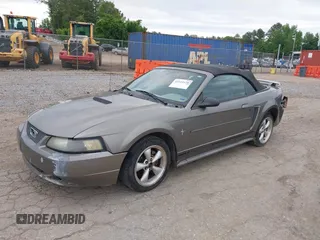 2001 Ford Mustang Deluxe z VIN 1FAFP44411F159656, wystawiony jako IAAI lot #42123128 z przebiegiem 191 814 mil mil oraz . Historia ofert i sprzedaży dostępna na DreamBid. Obrazek 20.