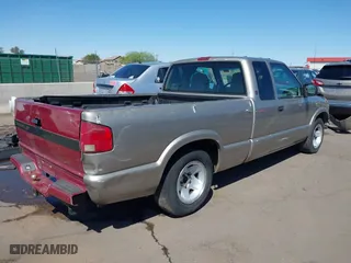 2000 GMC Sonoma SLS with VIN 1GTCS19W5Y8227668, listed as a IAAI auction lot 41834733 with 1 mi miles. Bid and sale history available at carsss.com. Image 4.