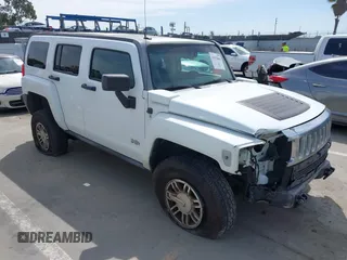 2006 Hummer H3 with VIN 5GTDN136X68330725, listed as a IAAI auction lot 41913649 with 171,522 mi miles. Bid and sale history available at carsss.com. Image 1.