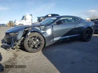 2021 Chevrolet Camaro 1LS z VIN 1G1FB1RX6M0137372, wystawiony jako Copart lot #43412985 z przebiegiem 33 103 mil mil oraz Szkoda całkowita • Salvage title. Historia ofert i sprzedaży dostępna na DreamBid. Obrazek 1.