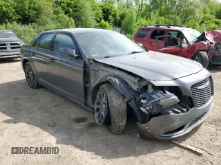 2015 Chrysler 300 S z VIN 2C3CCAGG0FH814316, wystawiony jako Copart lot #58473405 z przebiegiem 163 216 mil mil oraz Czysty tytuł • Clean title. Historia ofert i sprzedaży dostępna na DreamBid. Obrazek 4.
