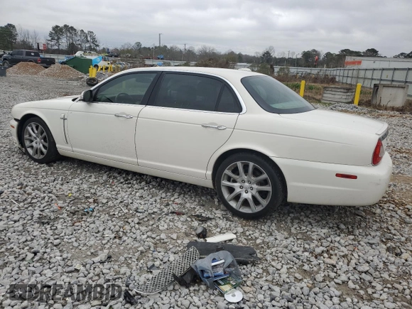 2008 Jaguar XJ with VIN SAJWA79B48SH21186, listed as a Copart auction lot 43704975 with 197,944 mi miles and Salvage Title. Bid and sale history available at carsss.com. Image 2.