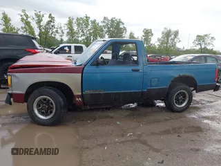 1992 GMC Sonoma z VIN 1GTCS14A9N8529102, wystawiony jako IAAI lot #42268788 z przebiegiem 83 781 mil mil oraz . Historia ofert i sprzedaży dostępna na DreamBid. Obrazek 14.