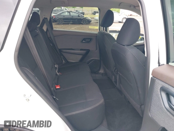 2023 Nissan Rogue S z VIN 5N1BT3AB8PC850965, wystawiony jako IAAI lot #42242674 z przebiegiem 34 280 mil mil oraz . Historia ofert i sprzedaży dostępna na DreamBid. Obrazek 8.