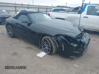 2022 BMW Z4 sDrive30i with VIN WBAHF3C05NWX43513, listed as a IAAI auction lot 41581487 with 9,651 mi miles. Bid and sale history available at carsss.com. Image 1.