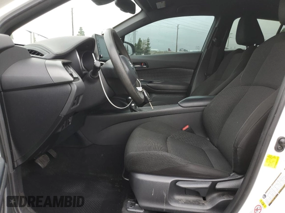 2019 Toyota C-HR XLE z VIN JTNKHMBX7K1028552, wystawiony jako Copart lot #55490905 z przebiegiem 127 397 mil mil oraz Szkoda całkowita • Salvage title. Historia ofert i sprzedaży dostępna na DreamBid. Obrazek 7.