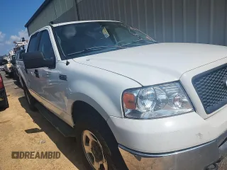 2006 Ford F-150 XLT z VIN 1FTRW14W86KB70923, wystawiony jako IAAI lot #42852626 z przebiegiem 126 037 mil mil oraz . Historia ofert i sprzedaży dostępna na DreamBid. Obrazek 12.