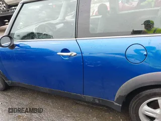 2006 MINI Hardtop z VIN WMWRC33566TK66280, wystawiony jako IAAI lot #41752311 z przebiegiem 237 056 mil mil oraz . Historia ofert i sprzedaży dostępna na DreamBid. Obrazek 14.