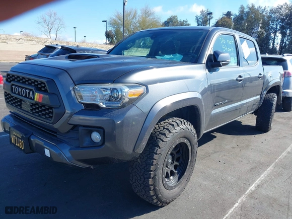 2018 Toyota Tacoma SR5 with VIN 3TMAZ5CN0JM077058, listed as a IAAI auction lot 41685472 with NaN miles. Bid and sale history available at carsss.com. Image 20.